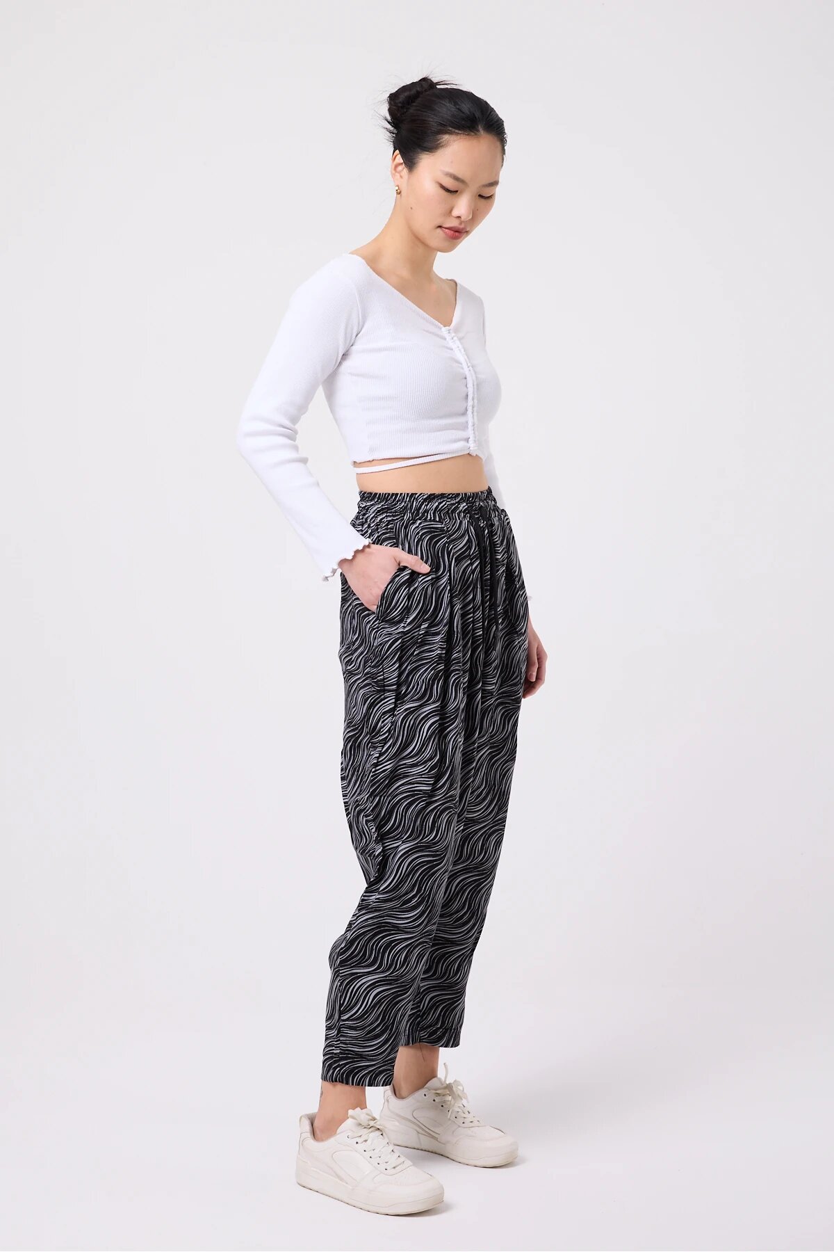 Sporty Harem Printed Crinkled Pants - Black - MEXICO SUPERBLUE