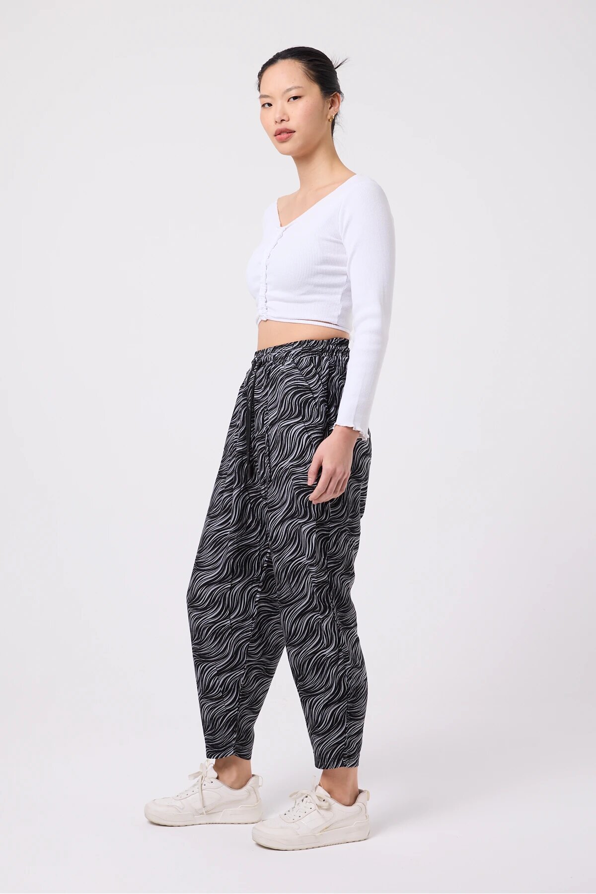 Sporty Harem Printed Crinkled Pants - Black - MEXICO SUPERBLUE