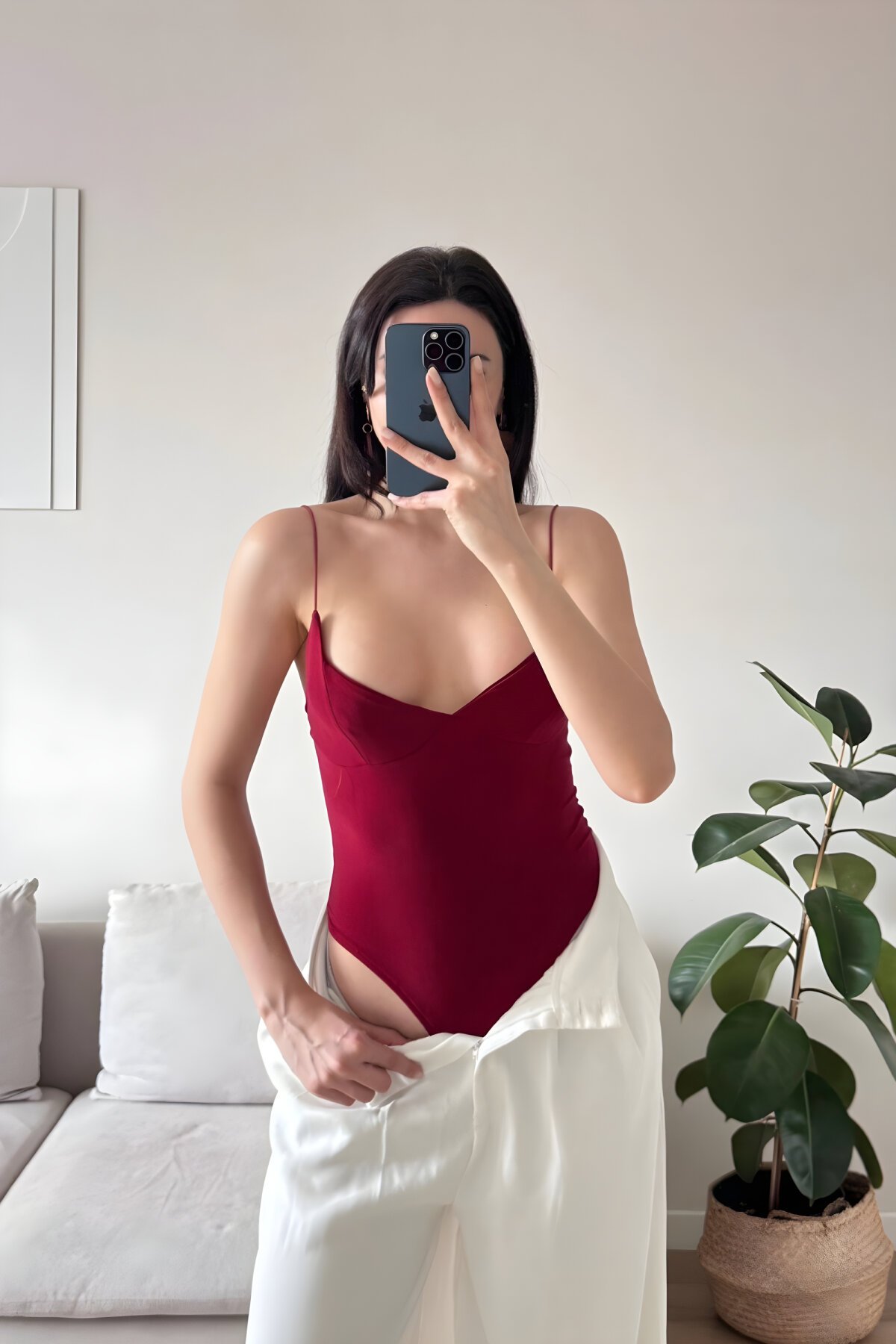 بودي سوت بسيط عنابي بحمالات - MOZENA