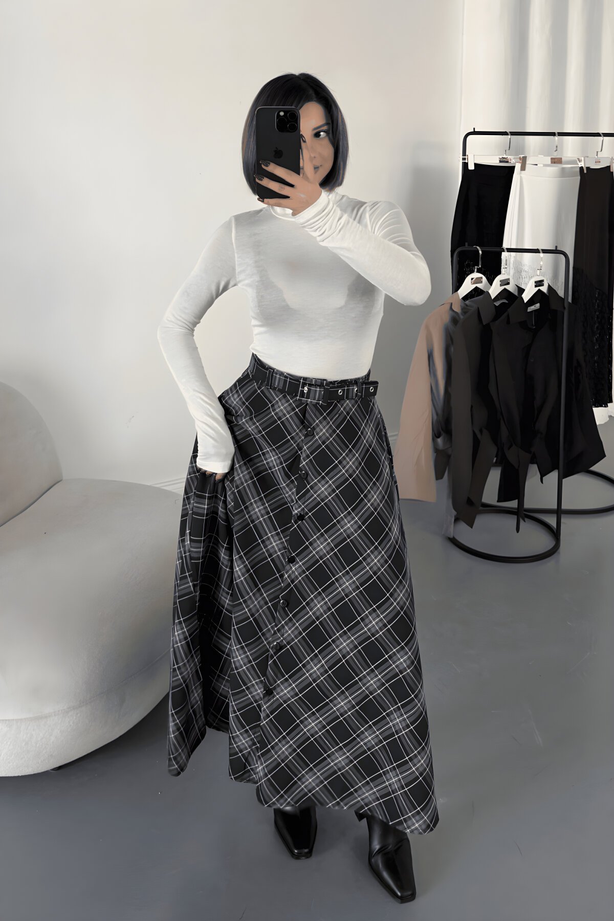 تنورة طويلة سوداء كاروهات بأزرار وحزام - MOZENA