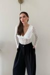 Beyaz Kruvaze Yaka Dantel Bodysuit