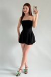 Siyah Büzgülü Mini Straplez Eteği Şortlu Elbise