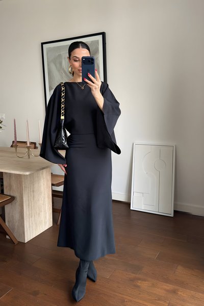 Siyah Salaş Uzun Yarasa Kol Kuşaklı Yırtmaçlı Elbise