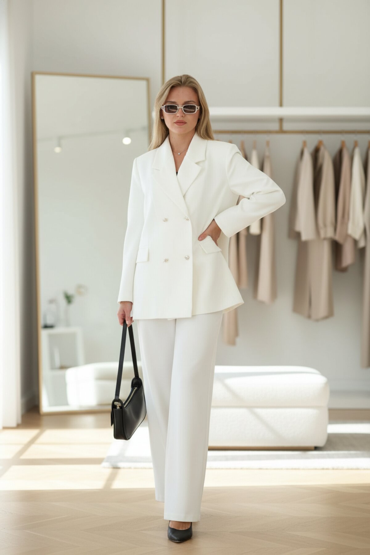 طقم أبيض بتفاصيل أزرار كروازيه - Milamia