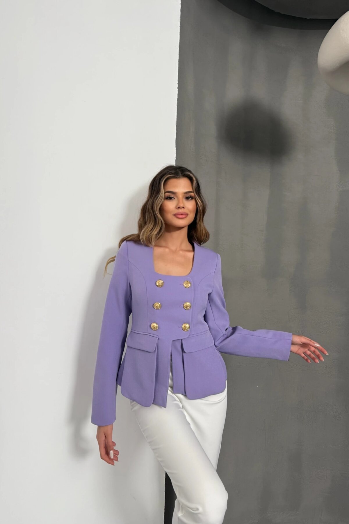 سترة ياقة مربعة ليلكي بأزرار ذهبية - Milamia