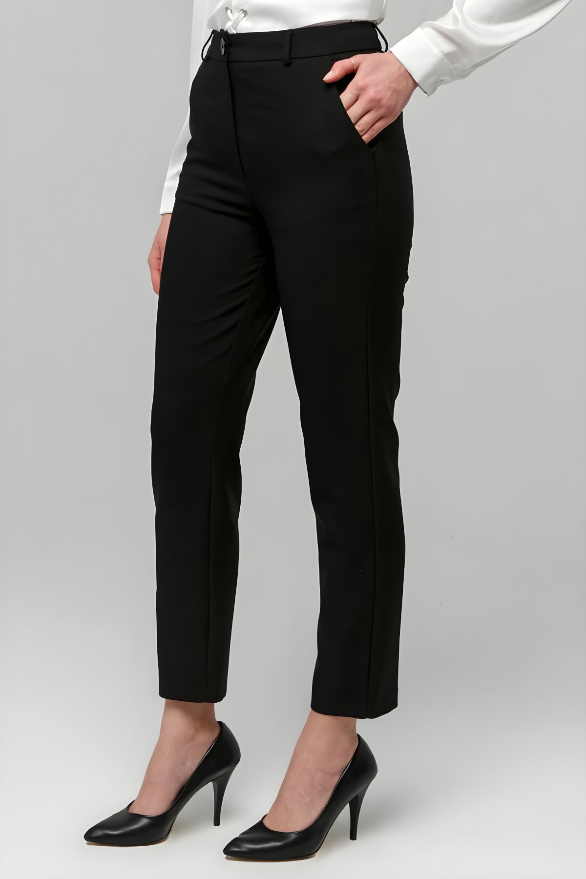 Classic Ankle-Length Carrot Pants - Black - Milamia