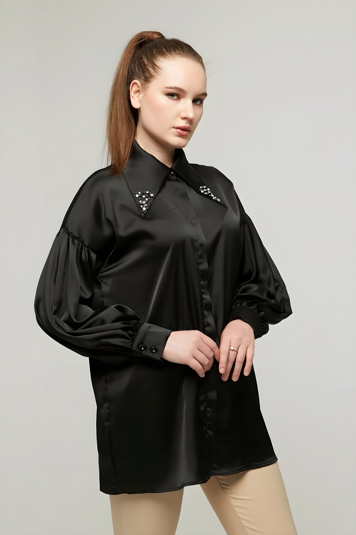 Siyah Saten Yakası Taşlı Gömlek - Milamia