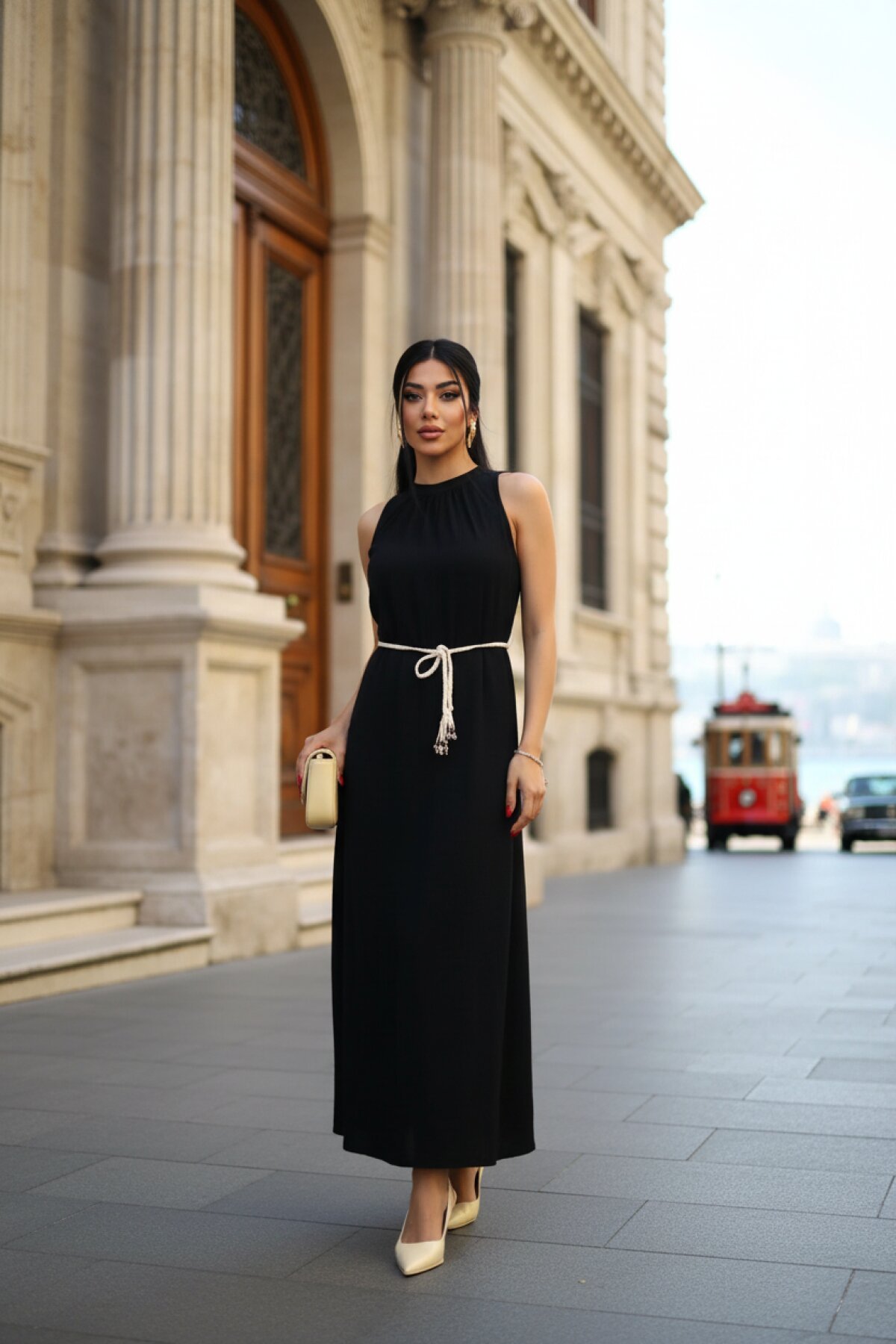 Siyah Uzun Bağcıklı Elbise - Milamia