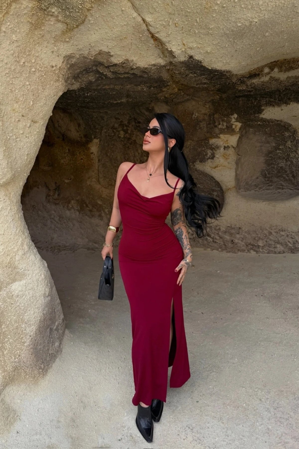 فستان ميدي بورجوندي بياقة منسدلة وفتحة - MOZENA