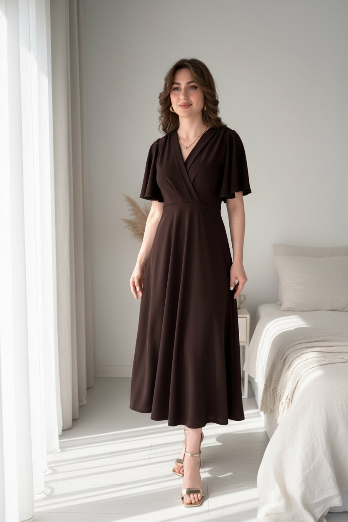 Kahverengi Midi Volanlı Kruvaze Yaka Elbise - MOZENA