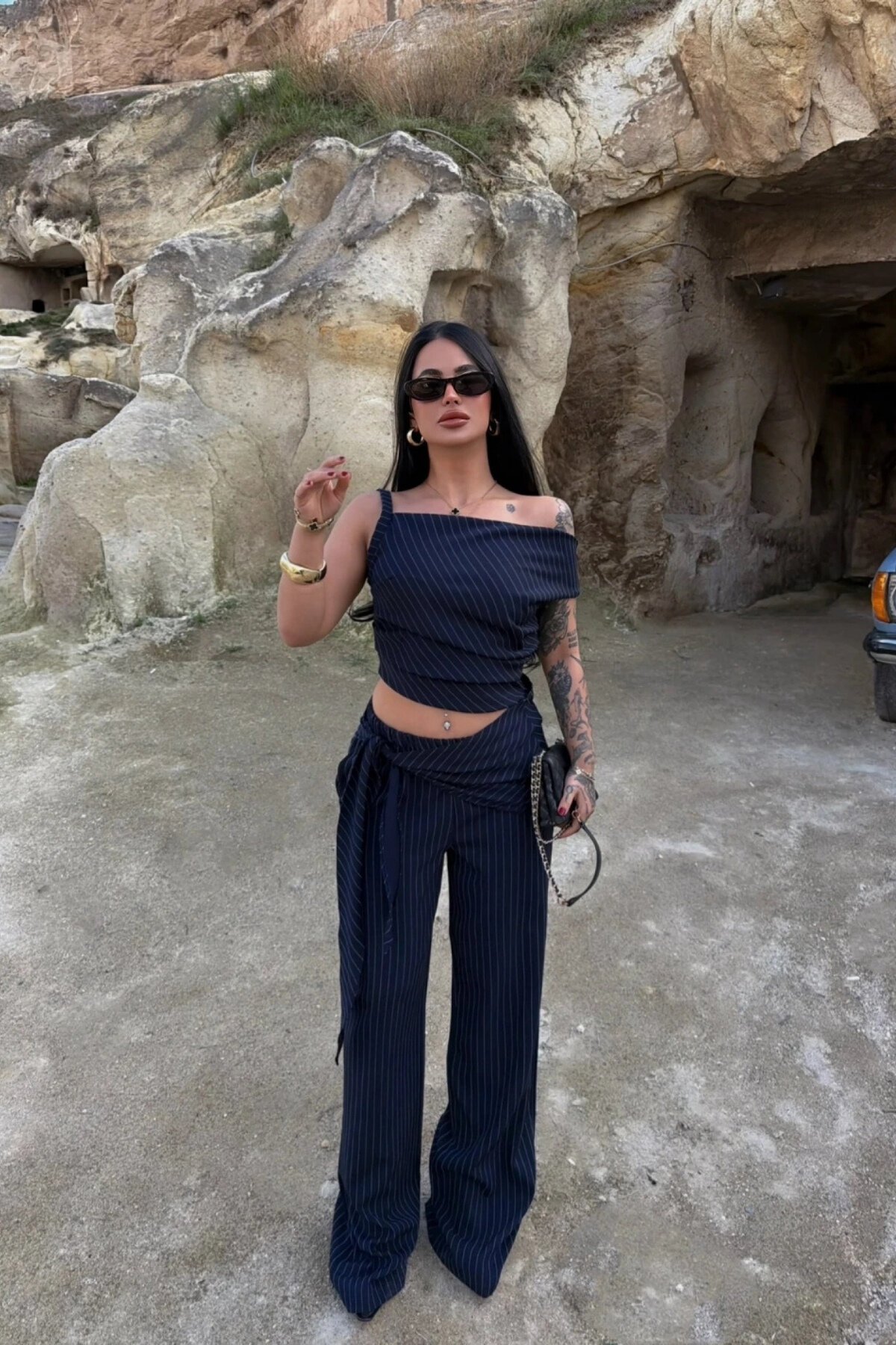 أطقم كحلي مخطط بكتف مكشوف وخصر مطاطي - MOZENA