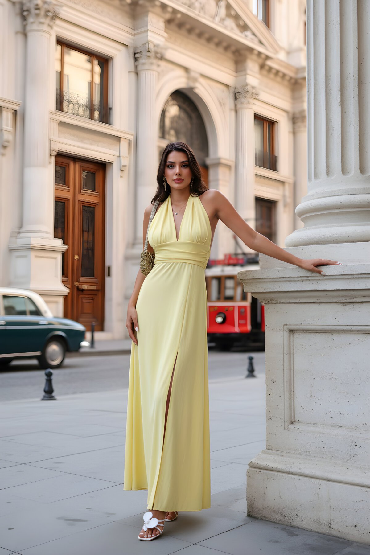 فستان سهرة طويل أصفر بفتحة خلفية وربطات بشق - MOZENA