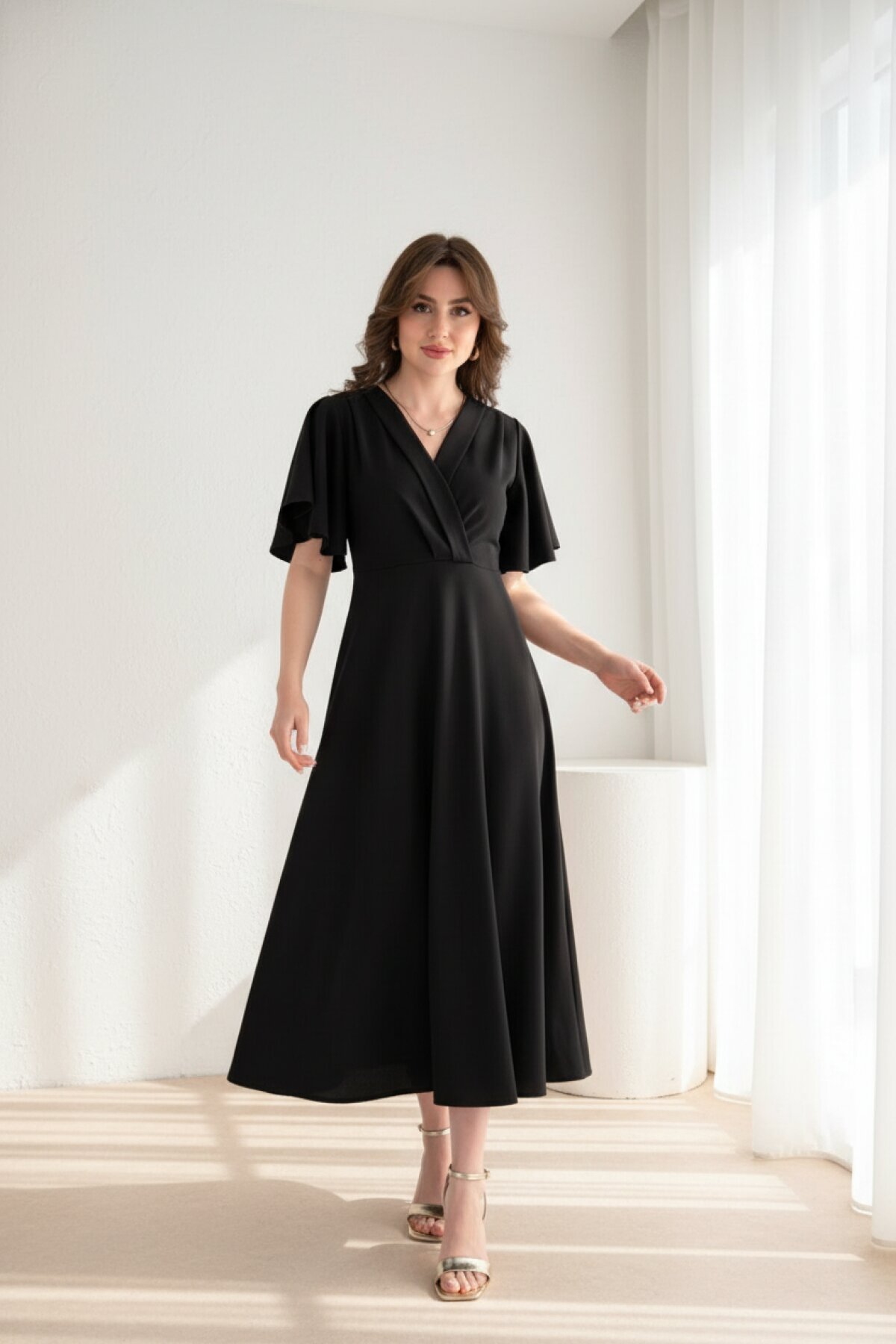 Siyah Midi Kruvaze Yaka Volanlı Elbise - MOZENA