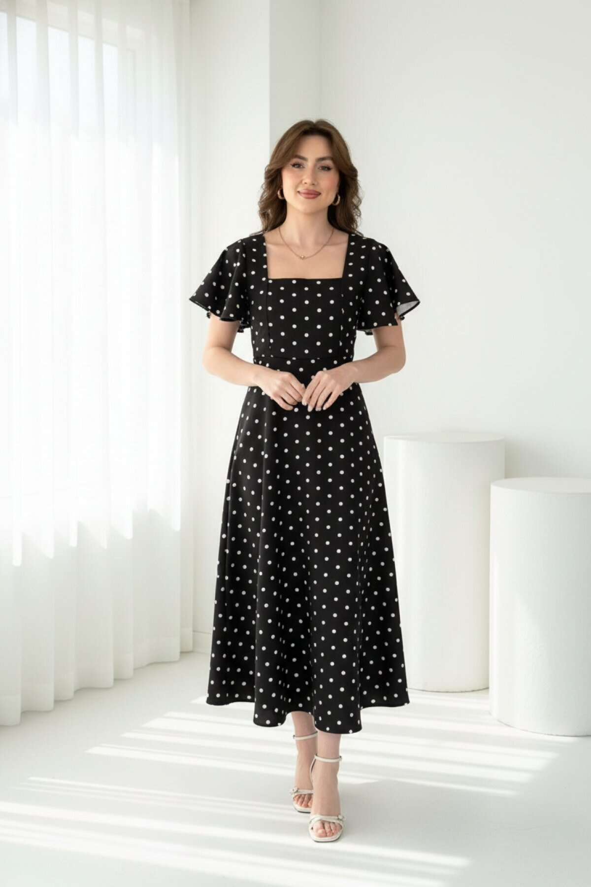 Siyah Puantiyeli Midi Volan Kollu Elbise - MOZENA
