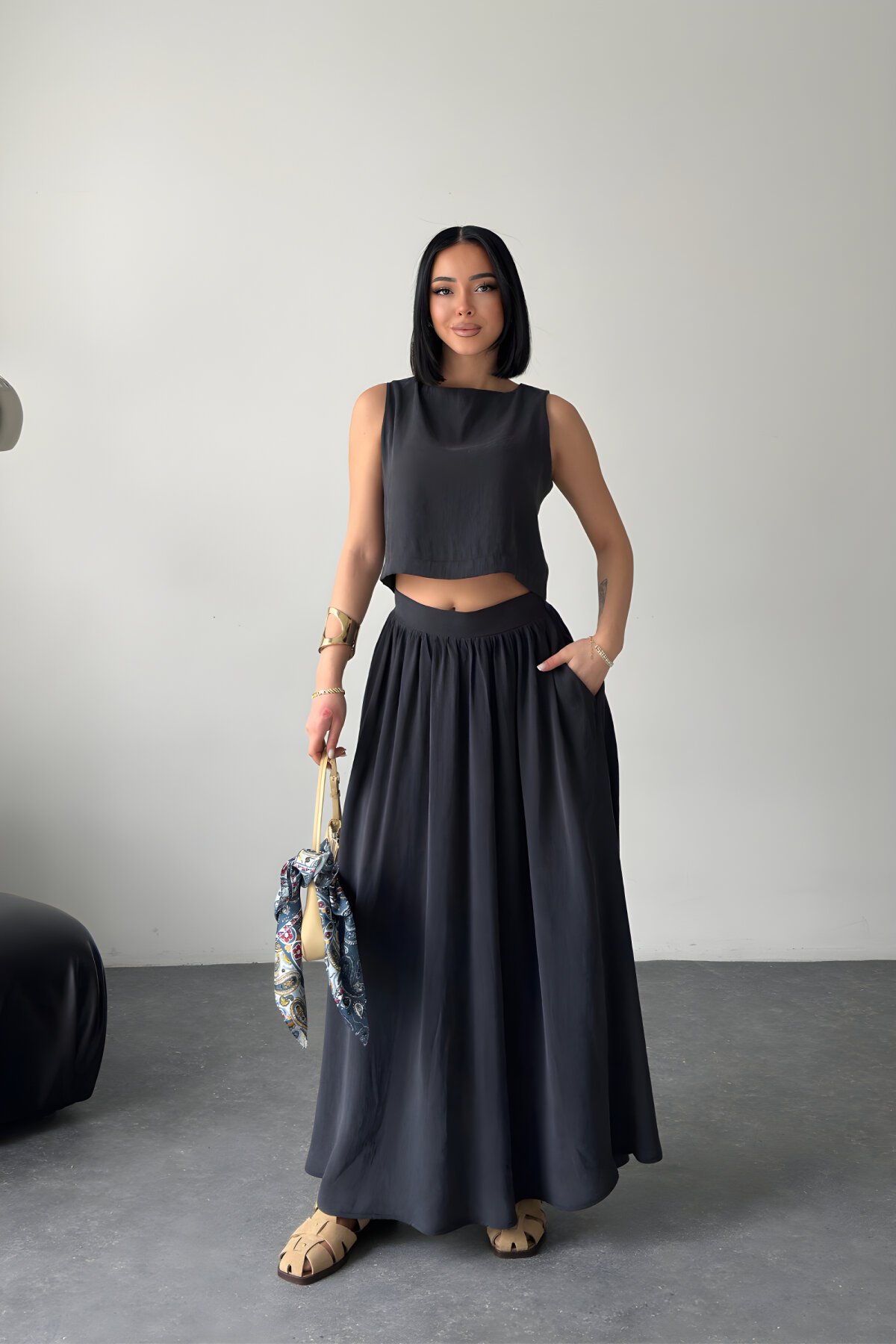 طقم فضفاض أسود مودال بدون أكمام - MOZENA