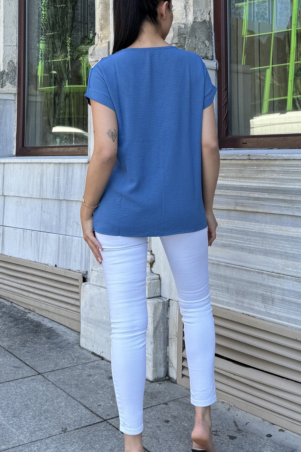 Short V-Neck Color-Block Blouse - Indigo Blue White - Pasaklı Giyim