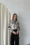 Bej Dijital Baskı Desenli Saten Fiyonklu Gömlek