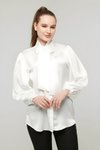 Beyaz Balon Kol Taşlı Fiyonklu Saten Gömlek