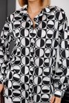 Siyah Dijital Baskı Desenli Saten Gömlek
