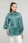 Zümrüt Fiyonklu Balon Kol Taşlı Saten Gömlek