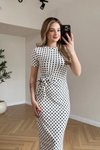 Beyaz Puantiye Desenli Midi Beli Bağlamalı Yanı Yırtmaçlı Elbise