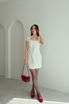 Beyaz Puantiyeli Mini U Yaka Boyun Fularlı Elbise