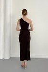 Kahverengi Midi Tek Omuzlu Drape Detaylı Abiye Elbise