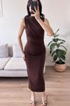 Kahverengi Uzun Dik Yaka Drape Detaylı Arkası Yırtmaçlı Elbise