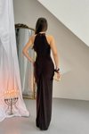 Kahverengi Uzun Halter Yaka Beli Büzgülü Önü Yırtmaçlı Balık Abiye Elbise