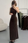 Kahverengi Uzun Tek Omuzlu Drape Detaylı Yırtmaçlı Elbise