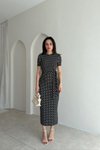 Siyah Puantiyeli Midi Bağlamalı Yanı Yırtmaçlı Elbise