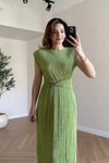 Yeşil Piliseli Midi Bel Detaylı Elbise