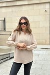 Bej Ponponlu Oval Kesim Yırtmaçlı Yaka Tunik Bluz