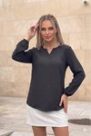 Siyah Oval Kesim Ponponlu Kolu Lastikli Yırtmaçlı Yaka Bluz