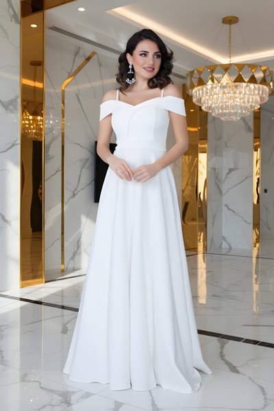 فستان سهرة طويل كلوش أبيض بأحزمة وأكتاف منسدلة