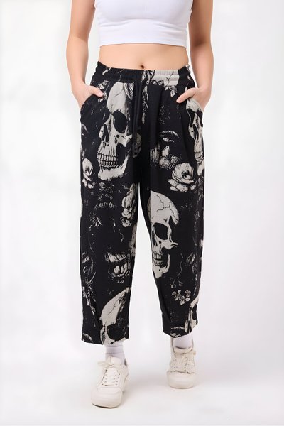 بنطلون واسع ستايل الشارع بيج وأسود بتفاصيل أرجل