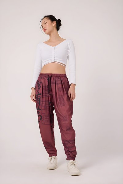 بنطلون شروال رياضي عنابي مطبوع قماش مجعد