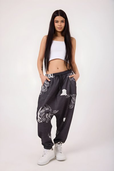 بنطلون شروال رياضي رمادي وأسود مطبوع