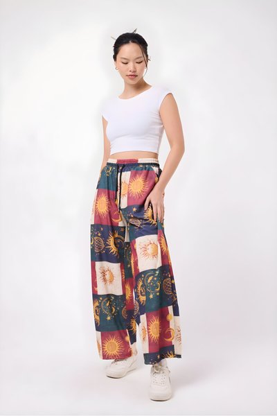 بنطلون رياضي واسع كحلي مطبوع قماش مجعد