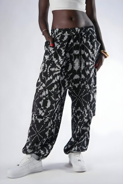 بنطلون شروال أسود بنمط جاكار بجيوب عميقة