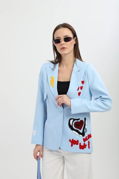 جاكيت بليزر لون أزرق بمطرزات