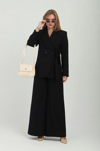 طقم أسود كروازي برباط جانبي وأزرار