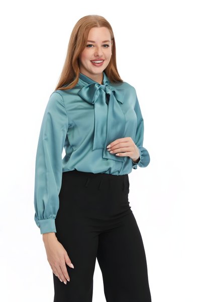 قميص كلاسيكي زمردي سادة بفيونكة