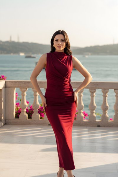 فستان طويل بوردو ياقة قائمة درابيه بشق