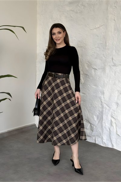 تنورة ميدي لون بني بنقشة كاروهات بحزام