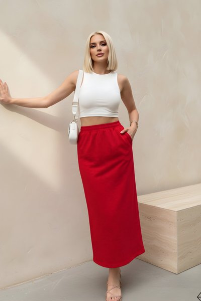 تنورة طويلة رياضية حمراء بخصر مطاطي وجيوب