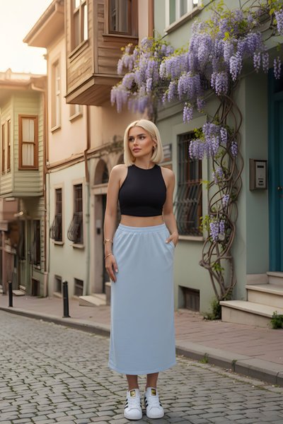 تنورة رياضية طويلة قَصة عادية لون أزرق بخصر مطاطي وجيوب مفتوحة