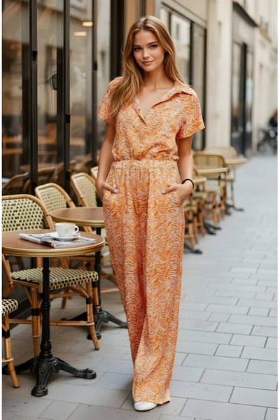 جمبسوت قصير الأكمام بأرجل واسعة برتقالي ساتان بياقة قميص