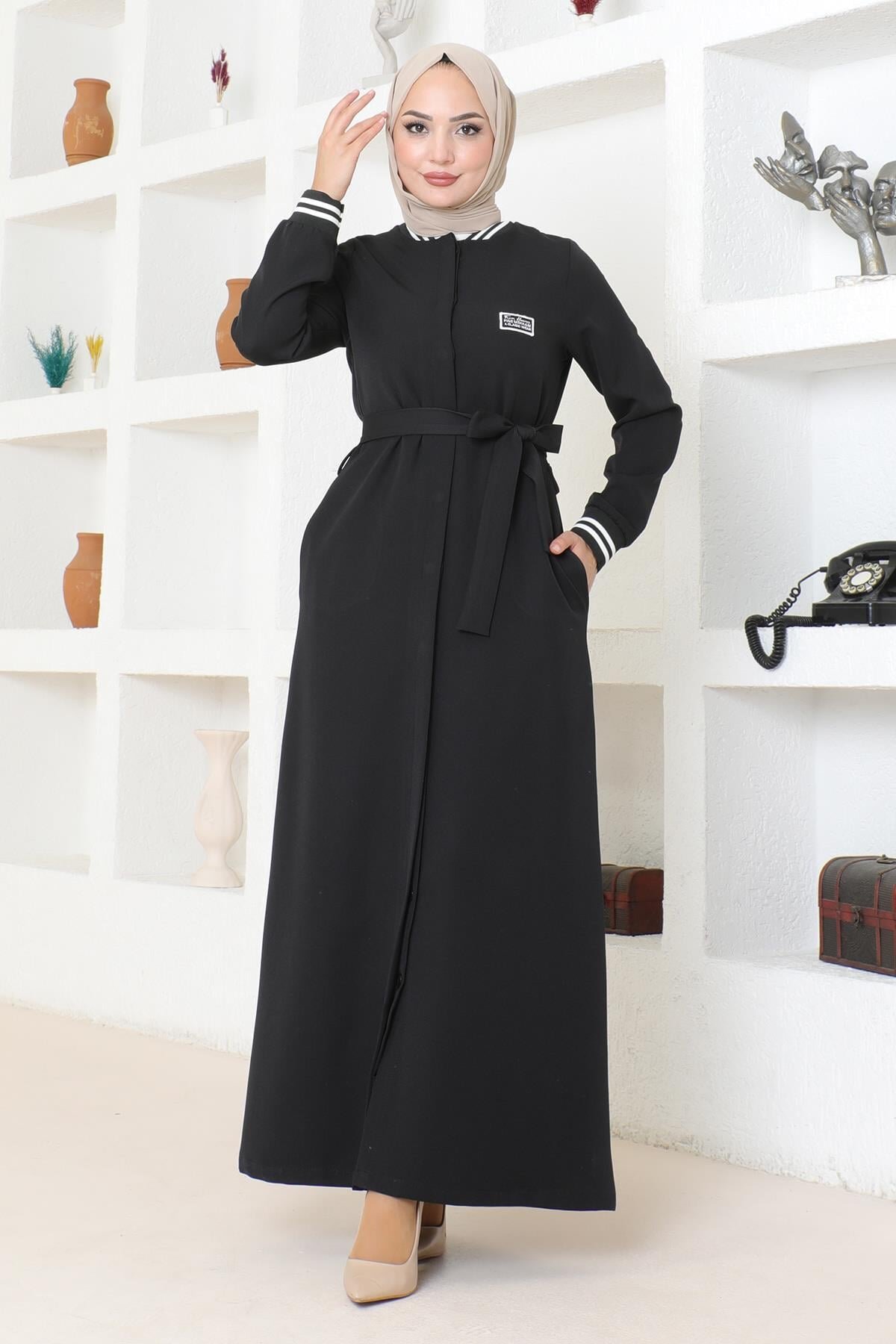 Ribbed Hidden-Button Abaya - Black - Modamihram