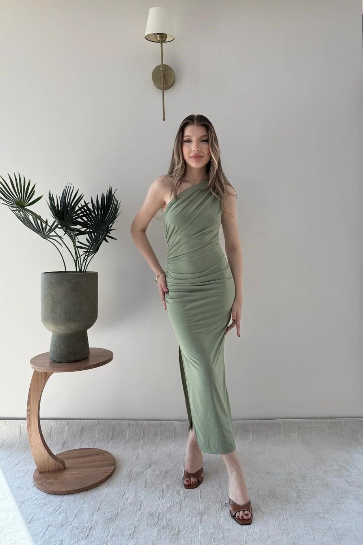 Yeşil Uzun Tek Omuzlu Drape Ve Yırtmaç Detaylı Sandy Elbise - MOZENA